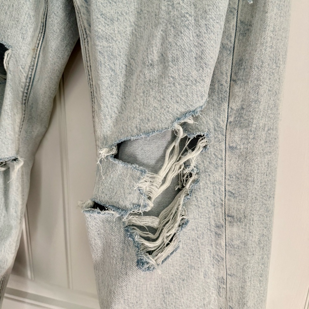 AEO | Strigid Ripped Mom Jean - Picture 10 of 11